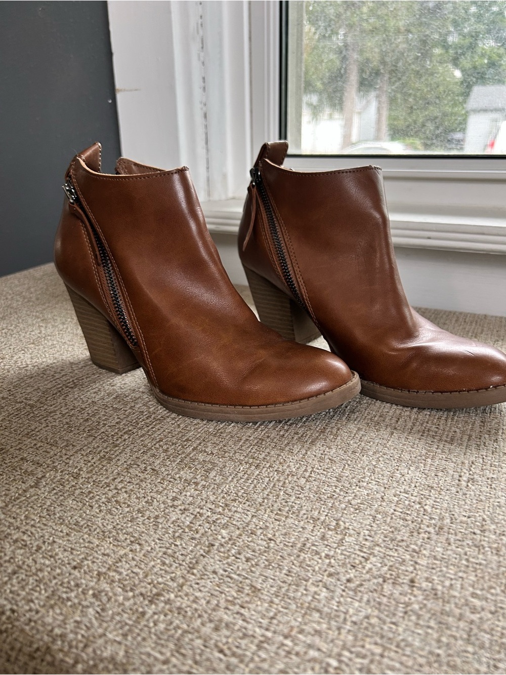 DV by Dolce Vita Cognac Brown Ankle Booties Side Zip Block Heel